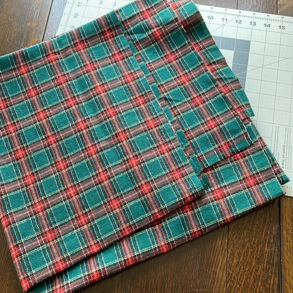 Large piece of green/red tartan plaid wool, woven fabric, 1.5 yards,  54" wide - Picture 1 of 8